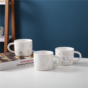 Earraí óil latte caife ceirmeacha a úsáidtear go laethúil mug saincheaptha 275 ml do shiopa caife oifige