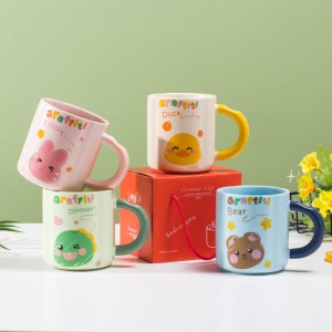 Tasse en céramique créative de niveau d'apparence élevée tasse avec main cadeau dessin animé tasse unique ouverture petit cadeau cadeau tasse sous-impression LOGO