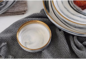 óir bainise só líne rimmed plátáilte ceirmeach dinnerware pláta dinnéir agus babhla marmair dinnéar leagtha porcelain