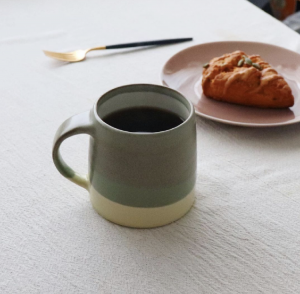 Venta al por mayor, taza y taza para beber de varios colores de estilo japonés de alta calidad, taza de café de cerámica con asa