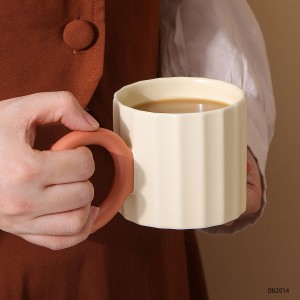 tasse à café en céramique de fantaisie de tasse de cadeau de rayure personnalisable avec la grande poignée