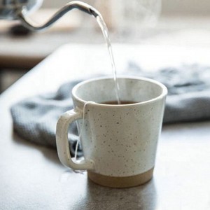 Articles pour la maison en vrac concepteur de style européen de haute qualité tasse mouchetée personnalisée tasses à café de thé en grès avec des tasses à café expresso en grès de base brute