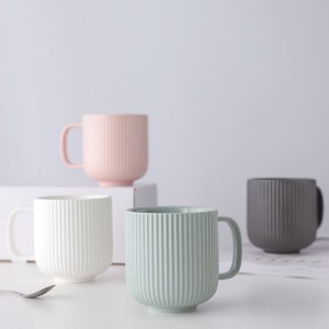 Gestreifte matte Glasur im nordischen Stil, 350 ml, elegante Kaffeetasse aus Keramik als Geschenk