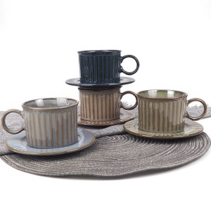 Set di piatti in ceramica di vendita calda speciale Set di stoviglie moderne Set di stoviglie con smalto reattivo