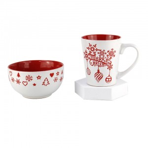 Red Color Inside Handmade Ceramic Mugs Christmas Embossed Logo Ceramic Mug