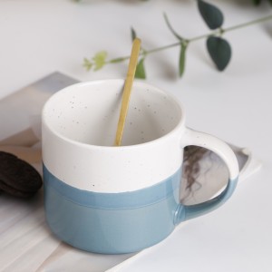 Tasse à glaçure trempée avec des mouchetures